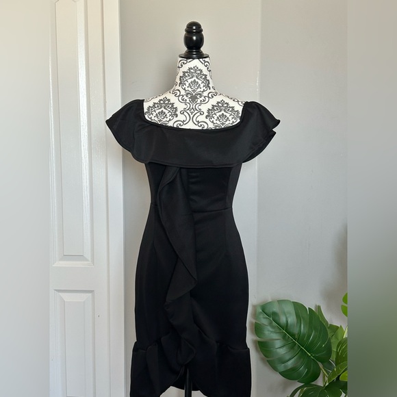 Black Dress - Picture 4 of 7